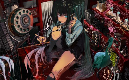 Обои на рабочий стол Вокалоид / Vocaloid Мику Хацунэ / Miku Hatsune разговаривает по телефону