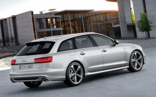 Обои на рабочий стол Audi A6 / Ауди возле здания
