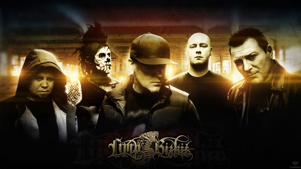 Обои на рабочий стол Группа Limp Bizkit играющая в стиле rapcore