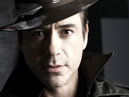 Обои на рабочий стол Актер Роберт Дауни / Robert Downey Jr. младший в черной куртке и шляпе