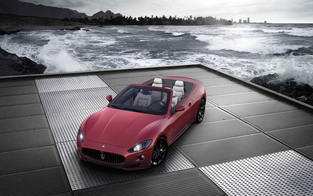 Обои для рабочего стола Maserati GranCabrio Sport / Мазерати у моря
