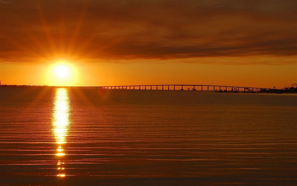 Обои для рабочего стола Спокойнное море на закате