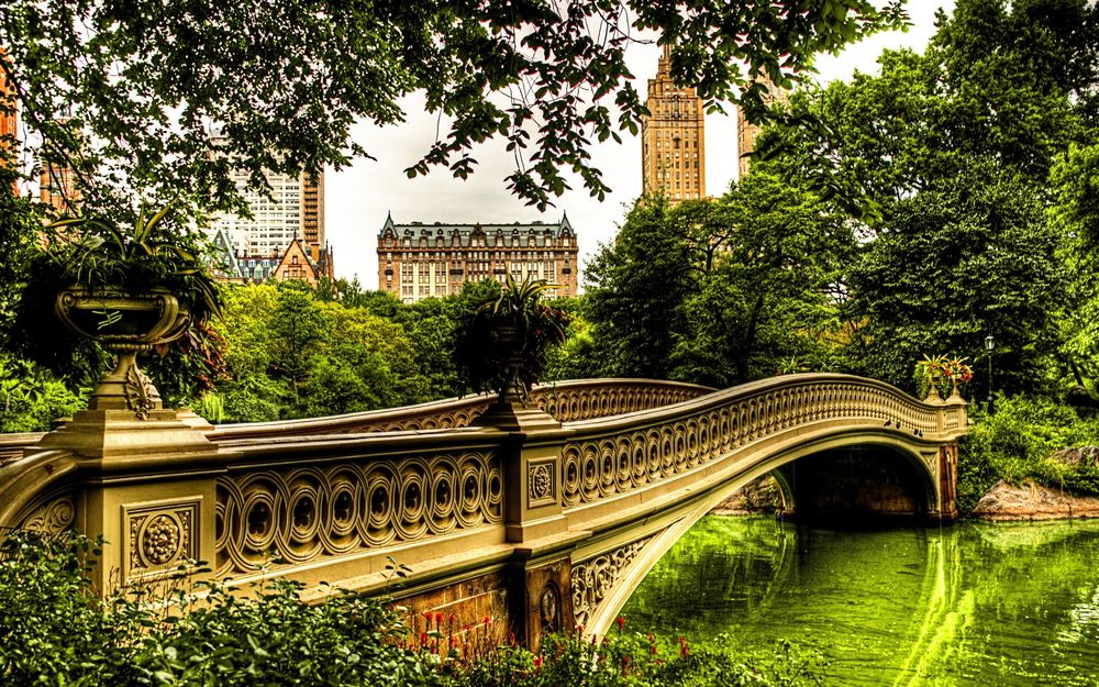 Обои для рабочего стола Мост через озеро в Центральном парке / Central Park, Нью-Йорк / New York, США