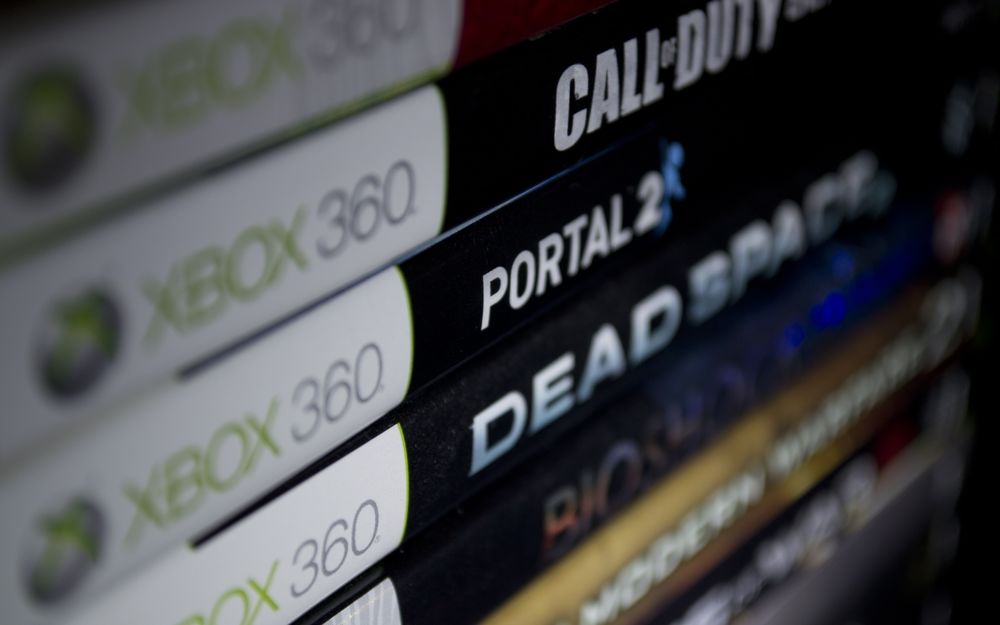 Обои для рабочего стола Коллекция игр на XBOX 360 (Call of Duty, Portal 2, Dead Space)