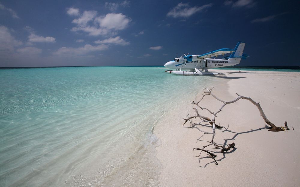 Обои для рабочего стола Maldivian Air Taxi / Мальдивы Аир Такси на аэроплане
