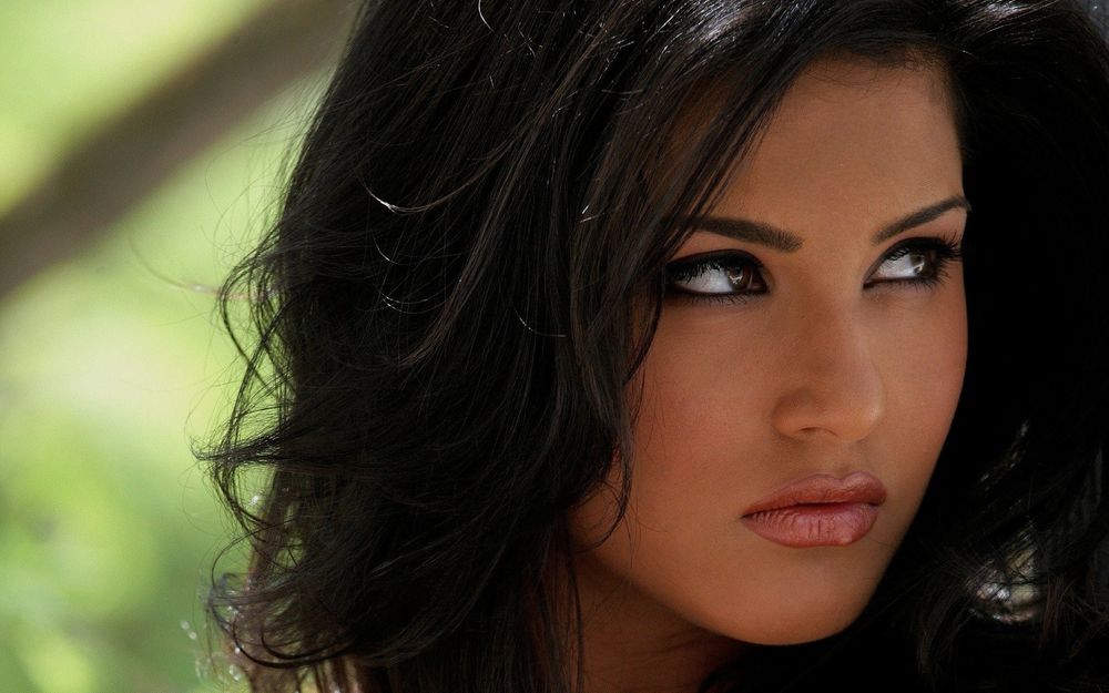 Обои для рабочего стола Красивая Sunny Leone / Санни Леоне