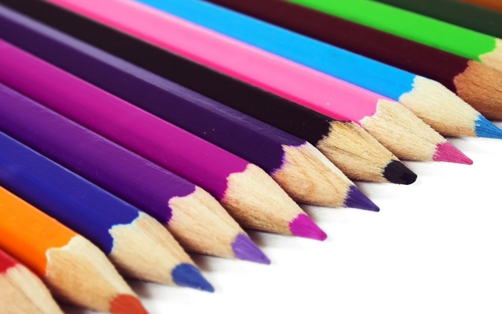Обои для рабочего стола Цветные карандаши сложены в ряд