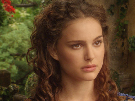 Обои на рабочий стол Natalie Portman / Натали Портман в роле Padm&; Amidala / Падме Амидала из фильма Звездные войны / Star Wars