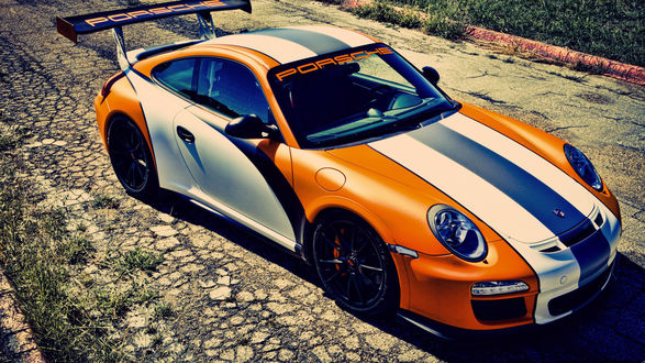 Обои на рабочий стол Красивое оранжевое авто Porsche 911 GT3 RS / Порш 911 стоит на дороге