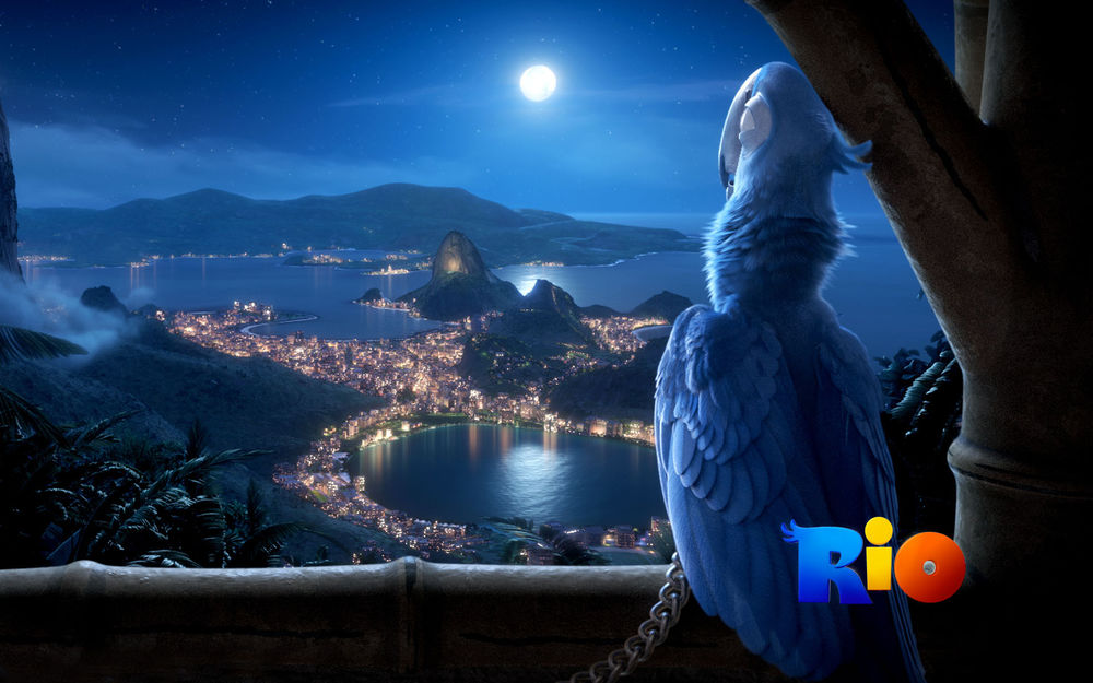 Обои для рабочего стола Персонаж мультфильма Рио / Rio Голубчик / Blu смотрит на ночной Рио-де-Жанейро / Rio de Janeiro, озаренный лунным светом