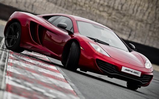 Обои на рабочий стол Красный суперкар Mclaren MP4-12C / Макларен MP4-12C