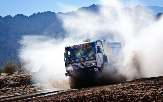 Обои на рабочий стол Ралли париж-Дакар на КАМАЗЕ / KAMAZ
