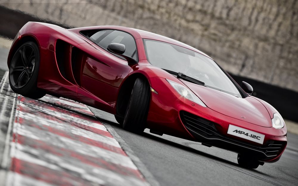 Обои для рабочего стола Красный суперкар Mclaren MP4-12C / Макларен MP4-12C