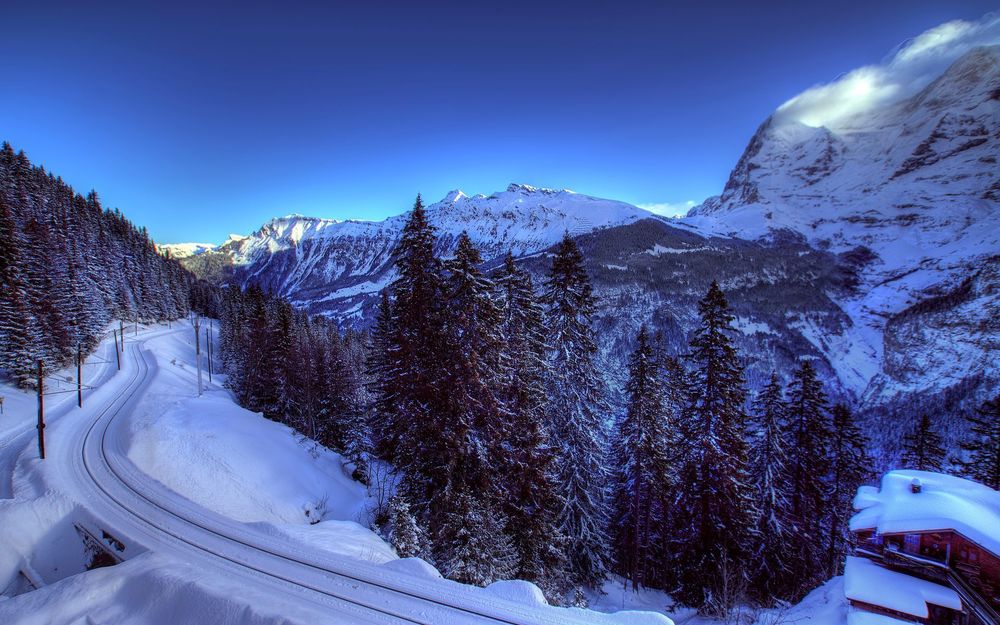 Обои для рабочего стола Снежная дорога в Альпах, Швейцария / Alps, Switzerland