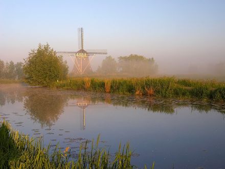 Обои на рабочий стол Ветряная мельница на реке Gein / Гейн в  Нидерландах / Holland