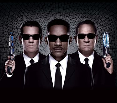 Обои на рабочий стол Обои к фильму 'Люди в черном III / Men in Black III', Томми Ли Джонс / Tommy Lee Jones, Уилл Смит / Will Smith, Джош Бролин / Josh Brolin (MIB)