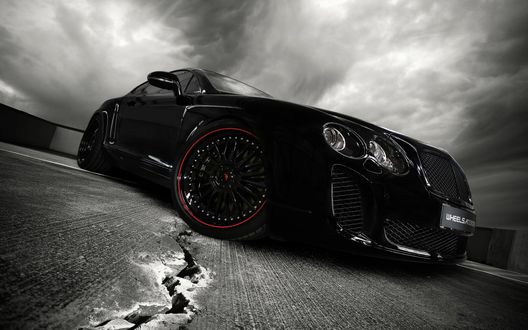 Обои на рабочий стол Черный Bentley Continental Ultrasports 702 на треснувшем асфальте