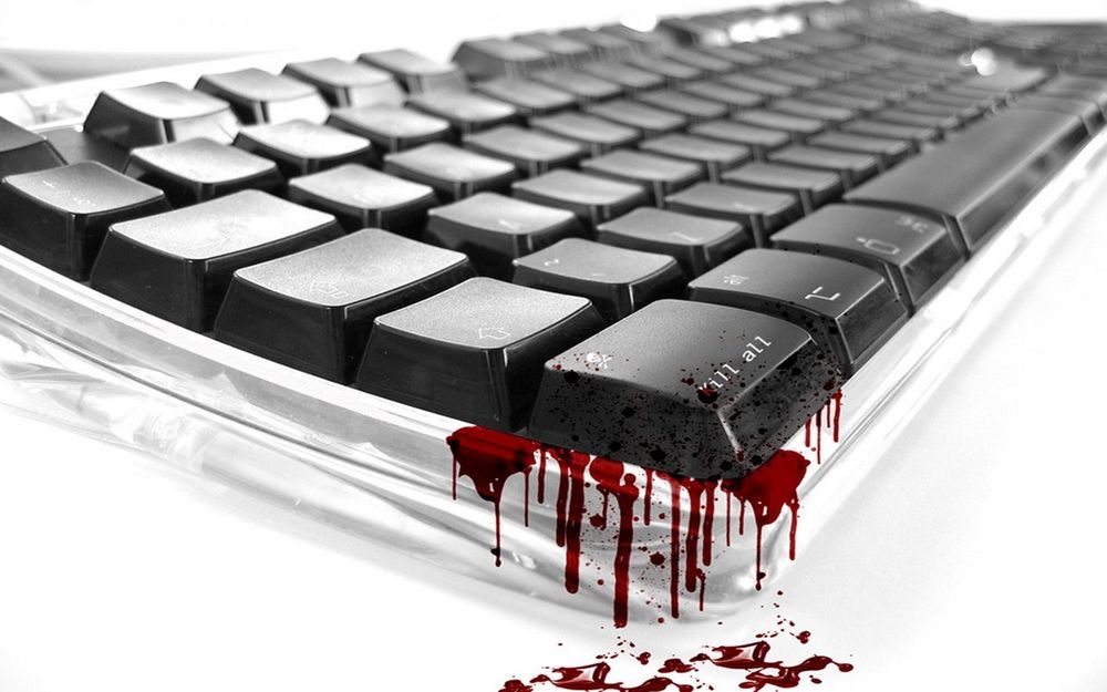 Обои для рабочего стола Клавиатура, чуть испачкана в крови клавиша (Kill all / Убить всех)