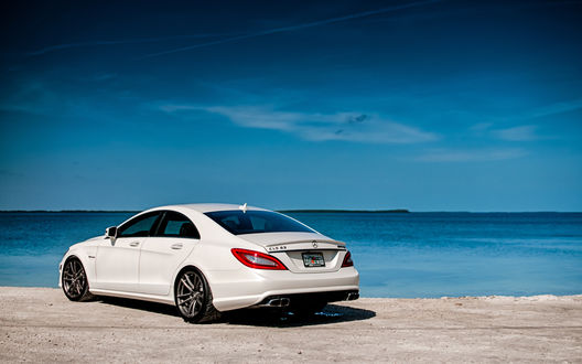 Обои на рабочий стол Мерседес СЛ 5 / Mercedes CL 5 на берегу моря