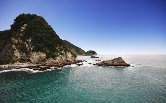 Обои на рабочий стол Морское побережье у скал в Новой Зеландии / New Zealand