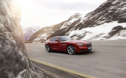 Обои на рабочий стол Красный Bmw Zagato Coupe / Бмв Загато Купе мчится по дороге среди снежных вершин