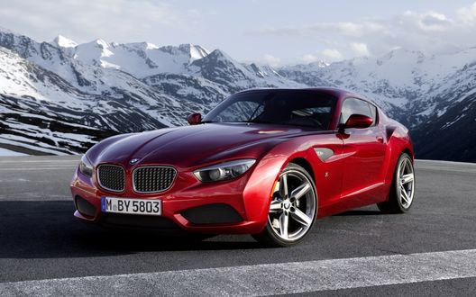 Обои на рабочий стол Красный Bmw Zagato Coupe / Бмв Загато Купе стоит на асфальтированной дороге, пролегающей среди снежных гор