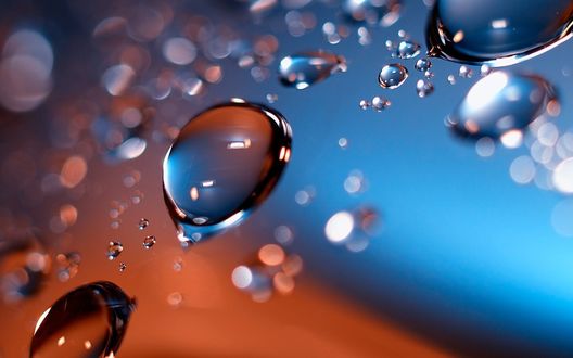 Обои на рабочий стол Капли воды на стекле
