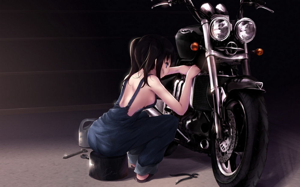 Обои для рабочего стола Аниме девочка в рабочем костюме чинит черный мотоцикл Triumph / Триумф