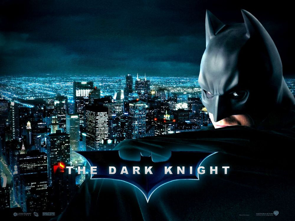 Обои для рабочего стола Бетмен из фильма Темный Рыцарь / The Dark knight  на фоне ночного города