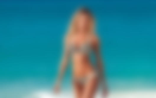 Обои для рабочего стола Модель Victoria's Secret Кэндис Свэйнпол / Candice Swanepoel выходит из лазурного моря в черно-белом купальнике