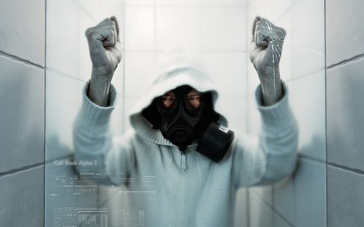 Обои на рабочий стол Человек в белом свитере и противогазе заперт в замкнутом пространстве (Cell Block Alpha 1)