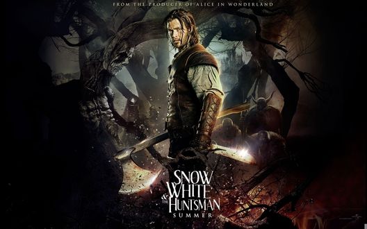 Обои на рабочий стол Крис Хемсворт / Chris Hemsworth, играющий охотника Эрика в фильме 'Snow White & the Huntsman / Белоснежка и охотник' (from the producer of Alice in Wonderland, summer)