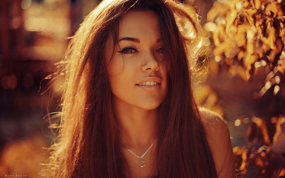 Обои для рабочего стола Danielle Mansutti / Даниель Мансутти с сережкой в носу