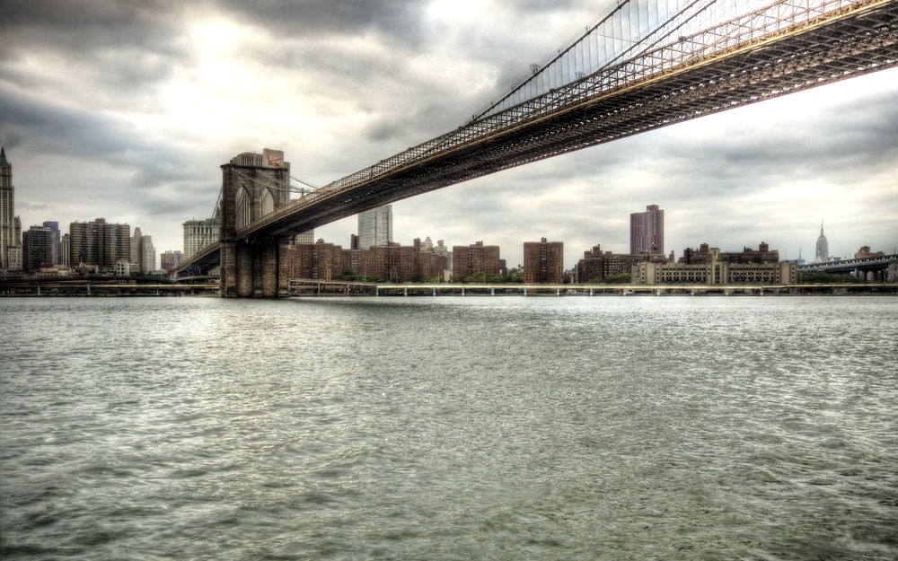 Обои для рабочего стола Знаменитейший мост Америки / America, Бруклинский мост / Brooklyn Bridge в Нью-Йорке / New York