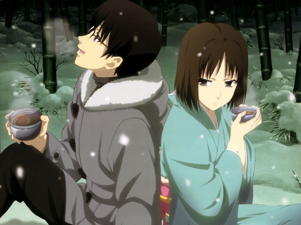 Обои для рабочего стола Микия Кокуто / Mikiya Kokuto и Шики Рёги / Shiki Ryougi из аниме Граница пустоты: Сад грешников / Kara no Kyoukai: The Garden of Sinners сидят на снегу и пьют горячий чай
