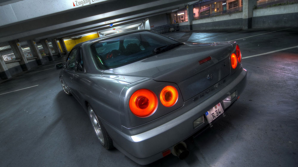 Обои для рабочего стола Автомобиль Nissan Skyline / Нисан Скайлайн на подземной парковке