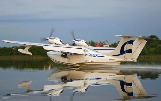 Обои на рабочий стол Самолет - амфибия Chaika L-42 / Чайка Л-42 стартующий с воды в пасмурную погоду