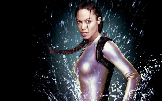 Обои на рабочий стол Angelina Jolie / Анджелина Джоли в образе Лары Крофт из фильме Расхитительница гробниц / Tomb Raider