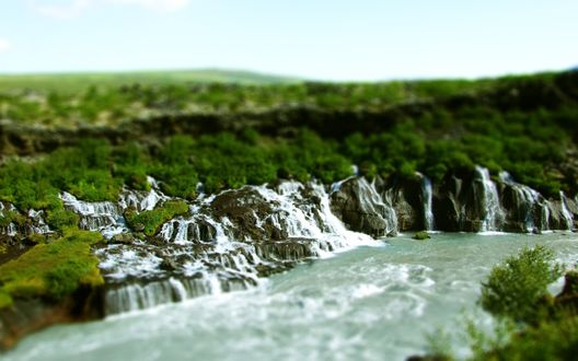 Обои на рабочий стол Водопады впадающие в бурную реку  с эффектом тилт шифт / tilt shift