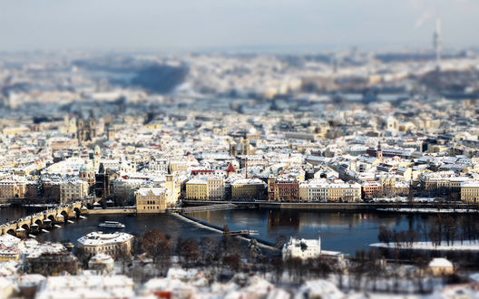 Обои на рабочий стол Заснеженные дома Праги / Praha с эффектом тилт шифт / tilt shift