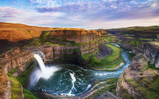 Обои на рабочий стол Водопад Палус Фоллс /  Palouse Falls на юго-востоке США / USA  штата Вашингтон / Washington, D.C