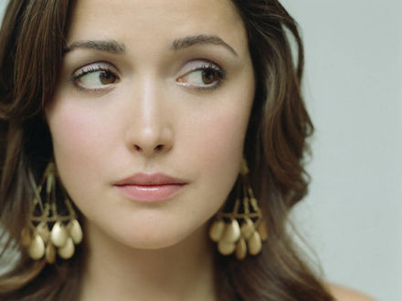 Обои на рабочий стол Грустная Роуз Бирн / Rose Byrne