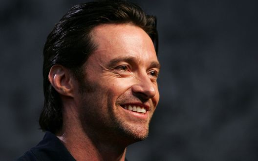 Обои на рабочий стол Улыбающийся Хью Джекман / Hugh Jackman