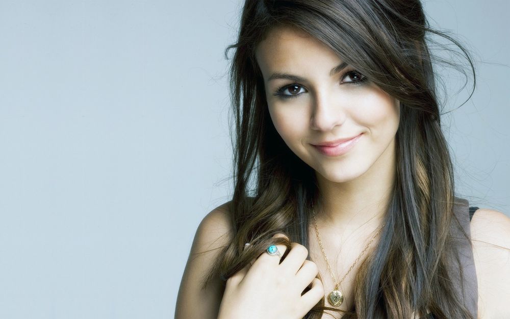 Обои для рабочего стола Виктория Джастис / Victoria Justice портрет