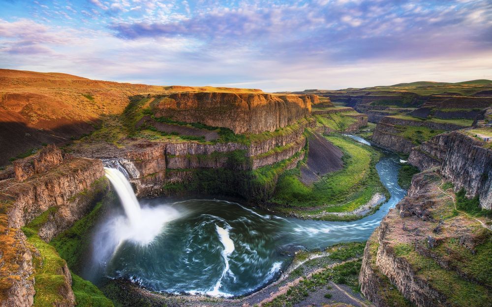 Обои для рабочего стола Водопад Палус Фоллс /  Palouse Falls на юго-востоке США / USA  штата Вашингтон / Washington, D.C