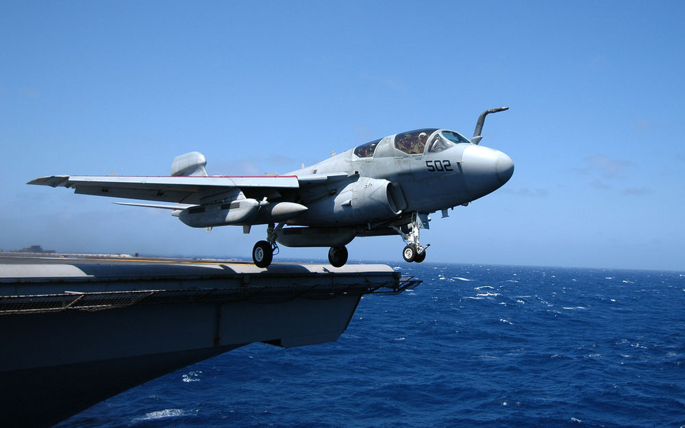 Обои для рабочего стола Палубный самолет ЕА-6В, США / EA-6B, Prowler, USA производит взлет с палубы авианосца, находящегося в океане на фоне голубого неба