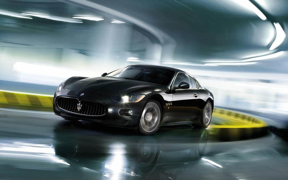 Обои для рабочего стола Автомобиль Maserati GranTurismo / Мазерати ГранТуризмо на подземной эстакаде