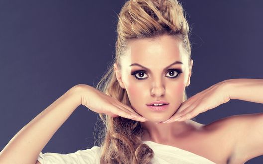 Обои на рабочий стол Румынская певица Александра Стан / Alexandra Stan