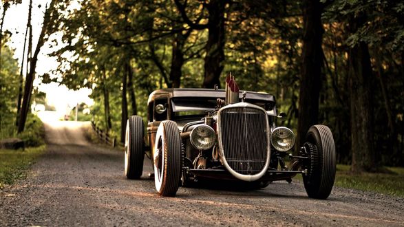 Обои на рабочий стол Hot Rod Ford Model A 1930 / Форд Модель А на лесной гравийной дороге на фоне деревьев
