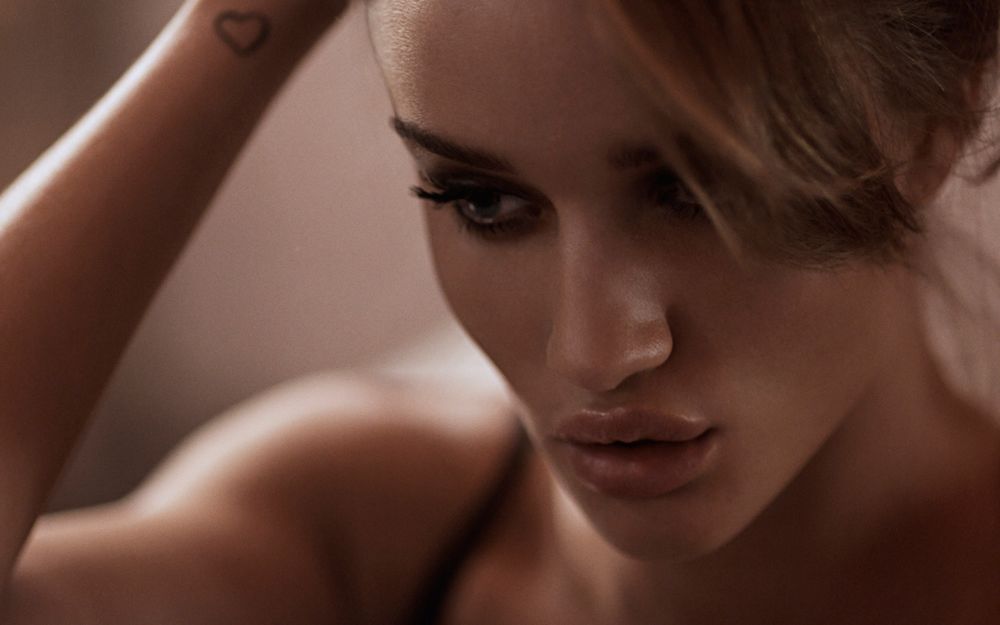 Обои для рабочего стола Модель Рози Ханингтон Уайтли / Rosie Huntington-Whiteley, фотограф Greg Williams / Грэг Уиллиямс